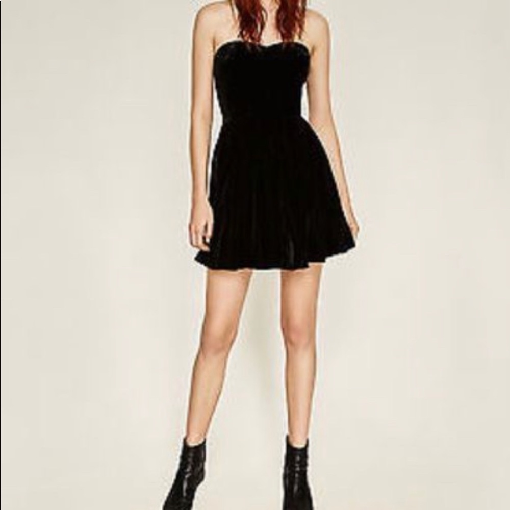 Zara’s Perfect Little Black Velvet Dress Size M